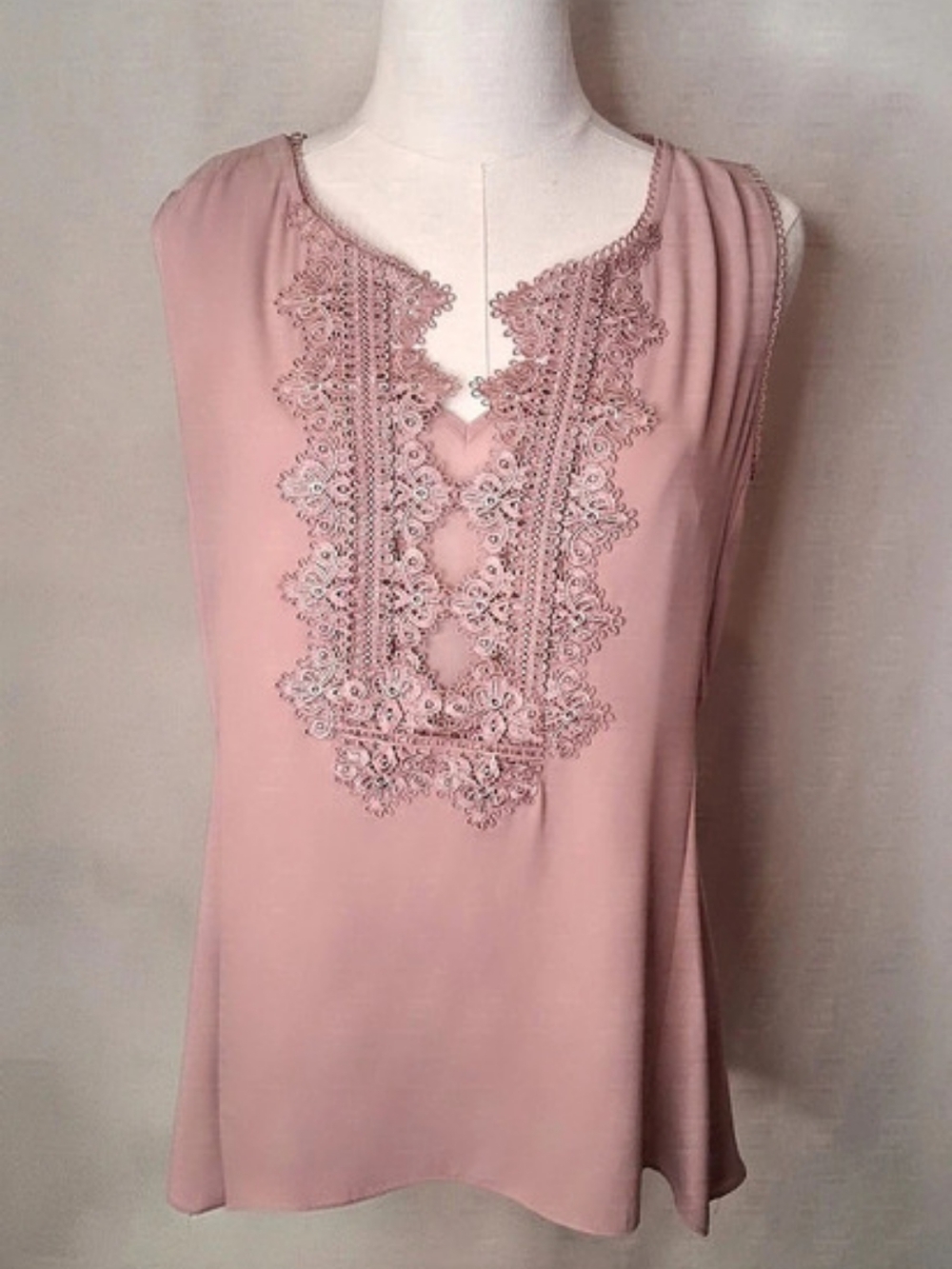 White House Black Market Lace Front Blouse in Pink Medium Like New